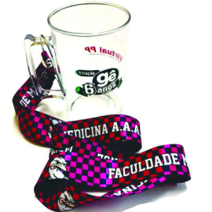 Caneca com cordão personalizado