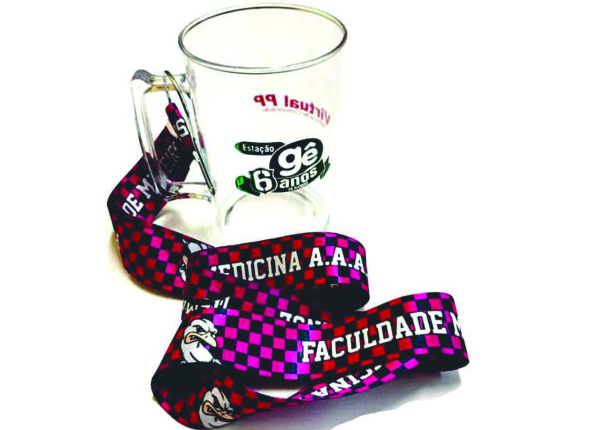 Caneca com cordão personalizado