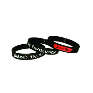 Pulseira de silicone com gravação em baixo relevo com cor