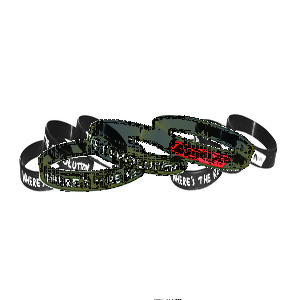 Pulseira de silicone com gravação em baixo relevo com cor